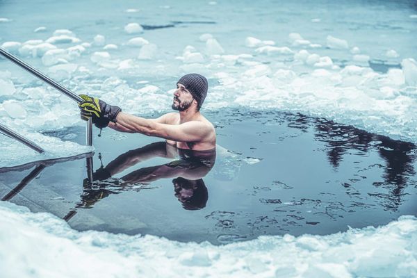 Wim Hof Ice Bath: Technique + Breathing Method in Cold Water